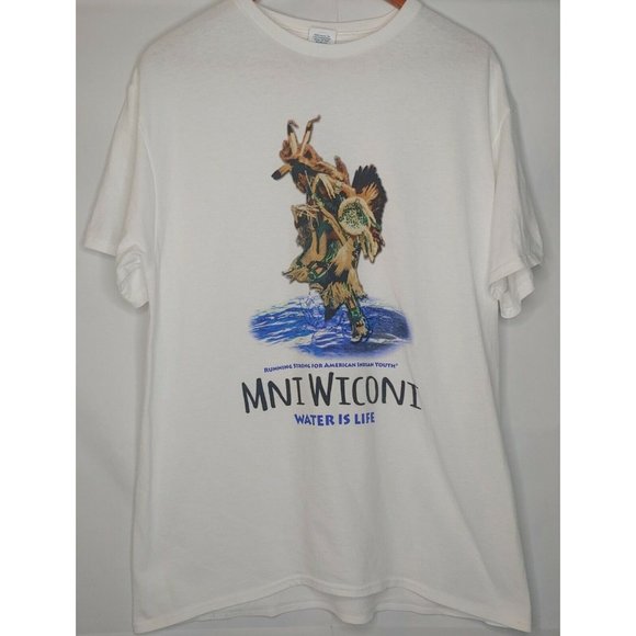Mni Wiconi Water Is Life Men L T Shirt Running Strong American Native White - Picture 1 of 6